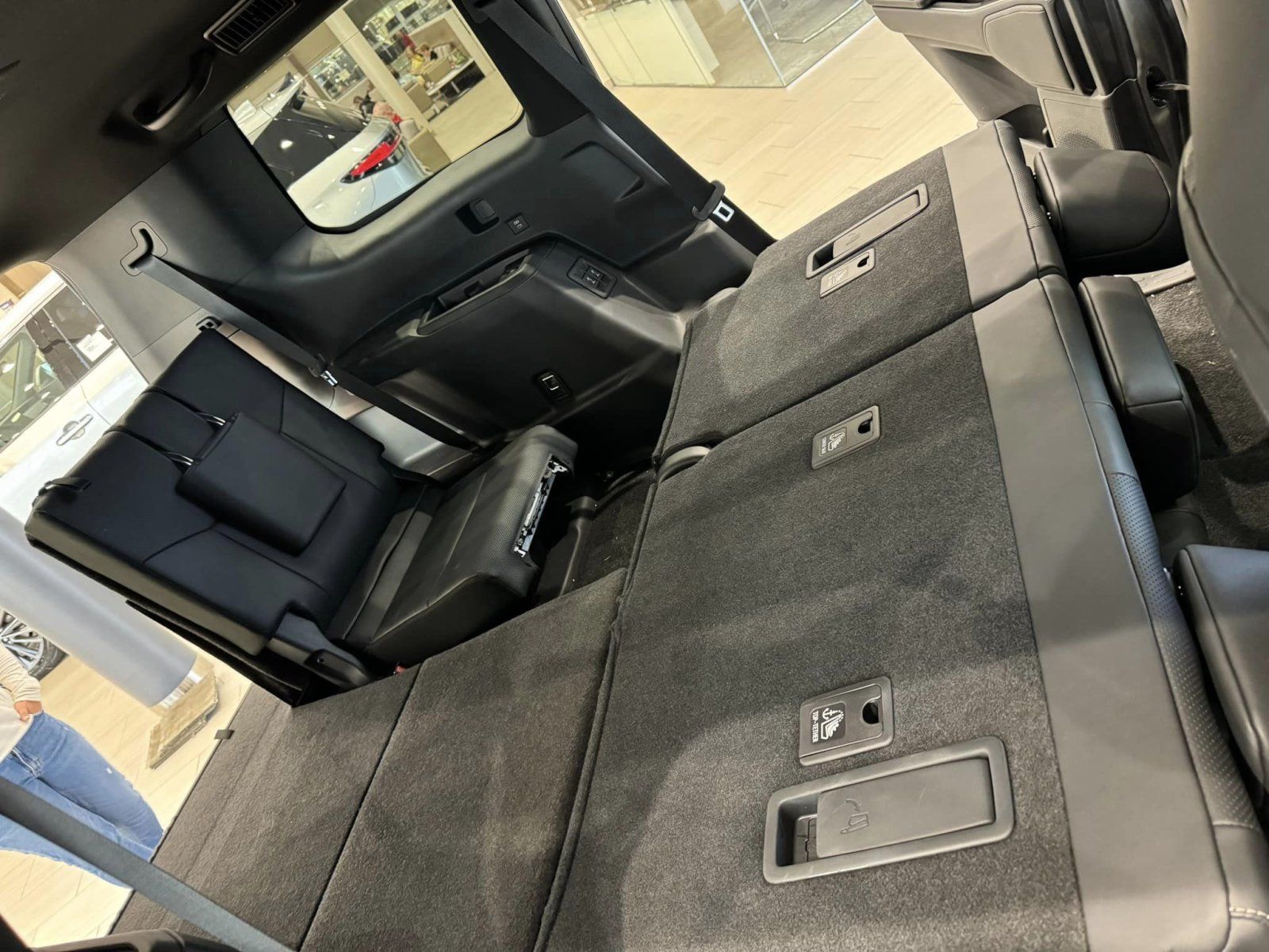 LexusGX_7_Seat_Folded1.jpg