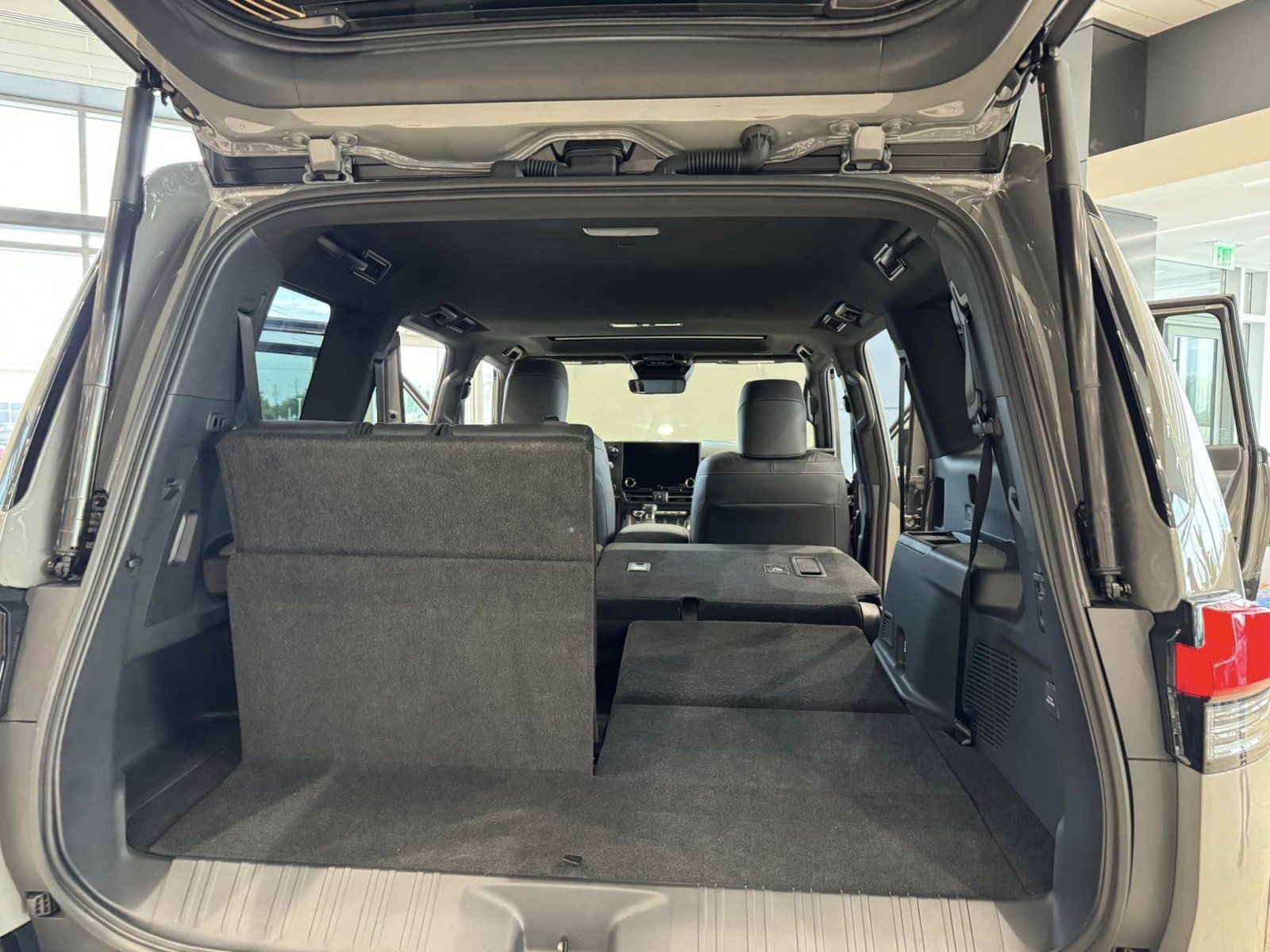 LexusGX_7_Seat_Folded2.jpg